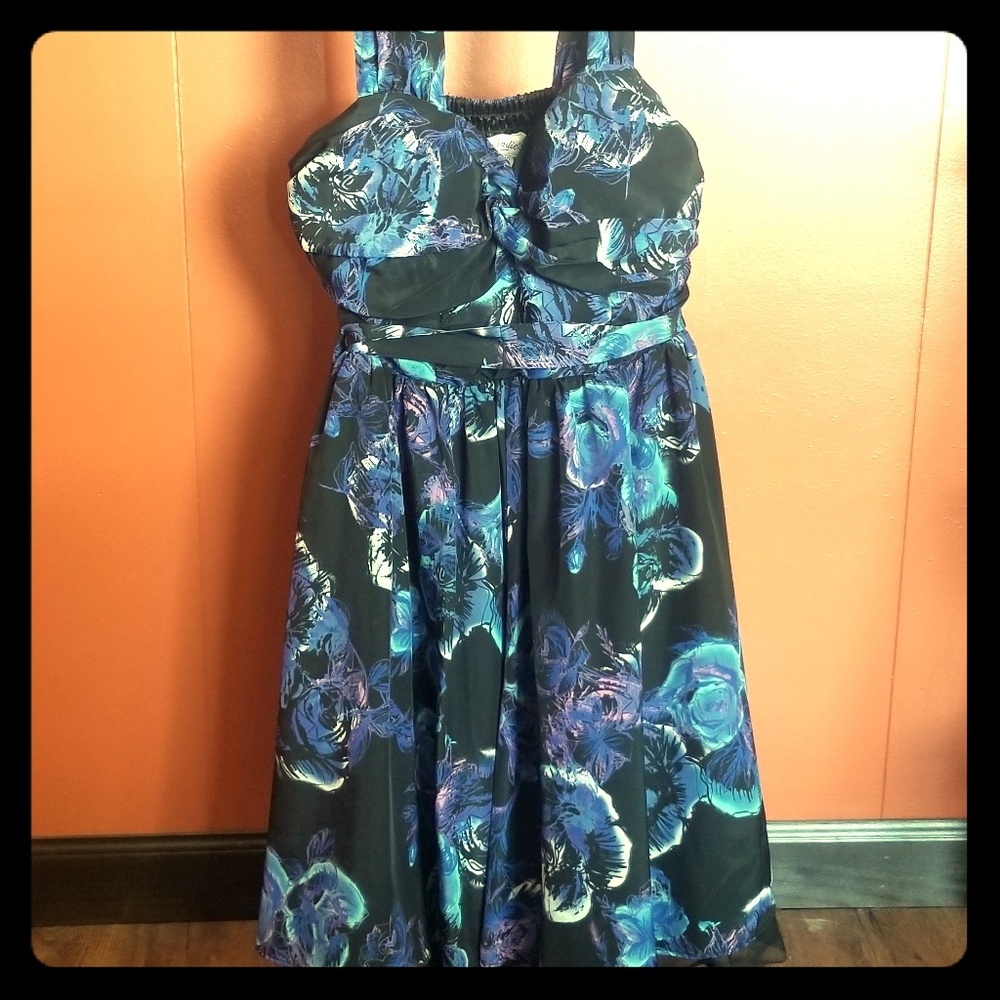Candie's formal silky dress